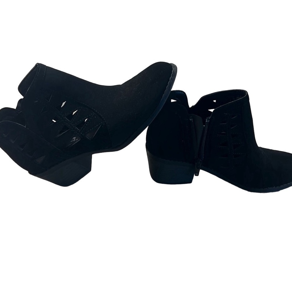Girls size 2 black zip ankle bootie